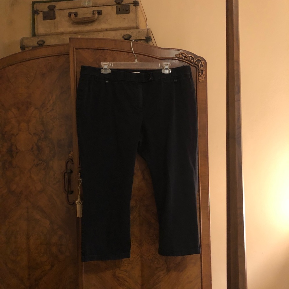 Chico’s Black Capris with Pockets front zip size 3 or XL 16